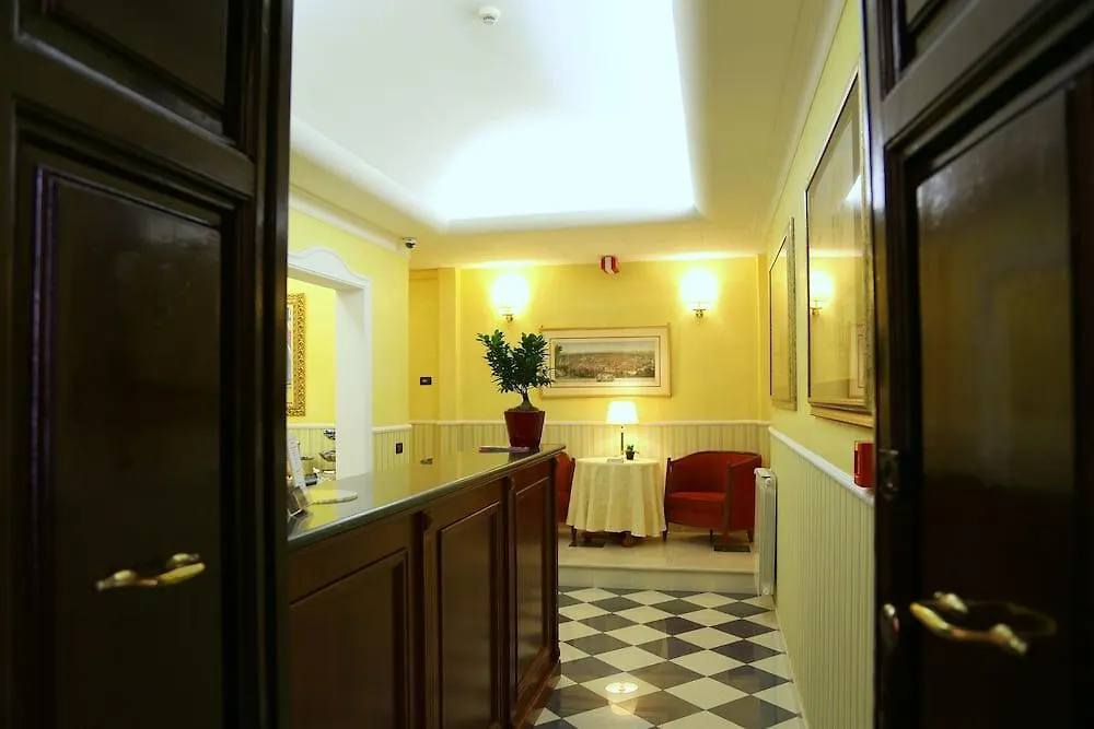 Capitolium Rooms Rome 2*,  Italy