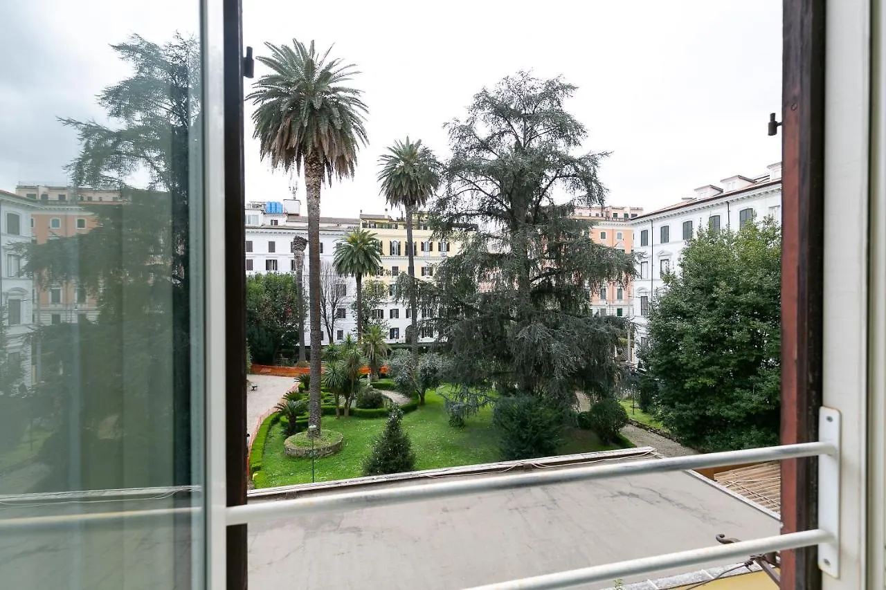 Capitolium Rooms Rome 2*,  Italy
